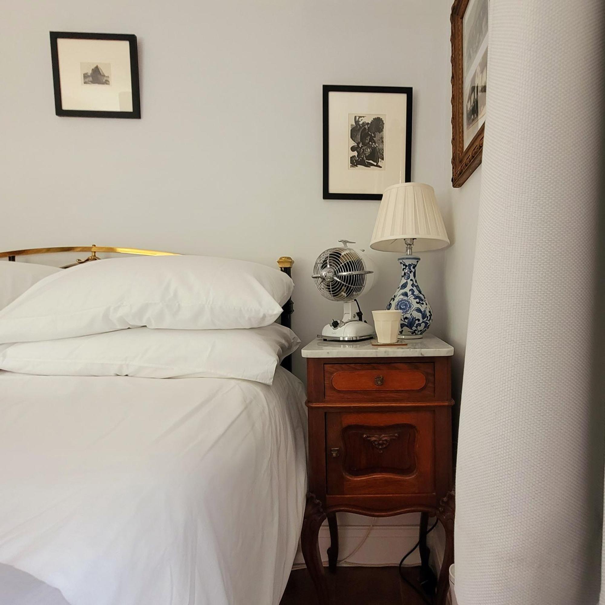The Old School B&B Τσίτσεστερ Δωμάτιο φωτογραφία
